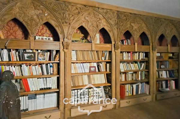 Ancien hôtel particulier de 7 Chambres avec terrasse toit, jardin, salle de cinéma, salle de théâtre, divers salons