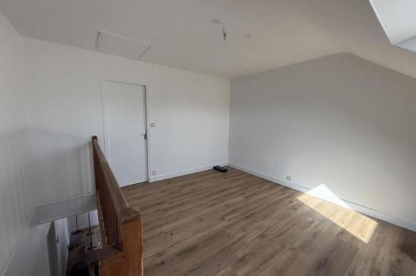 Location - Appartement 4 pièces 68 m 2 SABLE SUR SARTHE (72300)