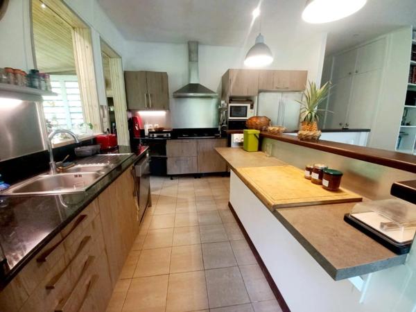 EXCLUSIVITÉ – Rare Villa-Gites sur 2 280 m² – Petit-Bourg VERNOU