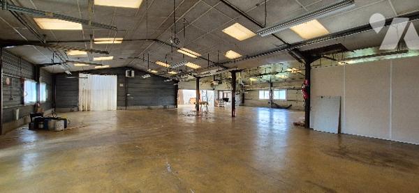 Entrepôt et bureaux