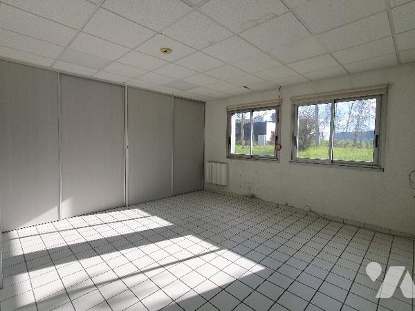 Entrepôt et bureaux