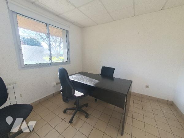 Entrepôt et bureaux