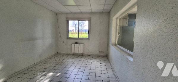 Entrepôt et bureaux