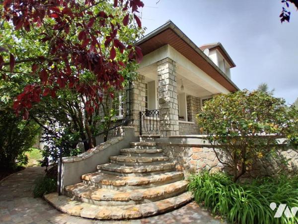 MAISON D'HABITATION DE CARACTERE 5 chambres sur 1463 m² de parc arboré