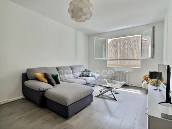 Appartement à vendre 2 pièces 48,70 m² PARIS 20EME ARRONDISSEMENT (75) en excellent état au sein d'une résidence standing