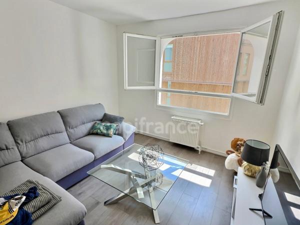 Appartement à vendre 2 pièces 48,70 m² PARIS 20EME ARRONDISSEMENT (75) en excellent état au sein d'une résidence standing