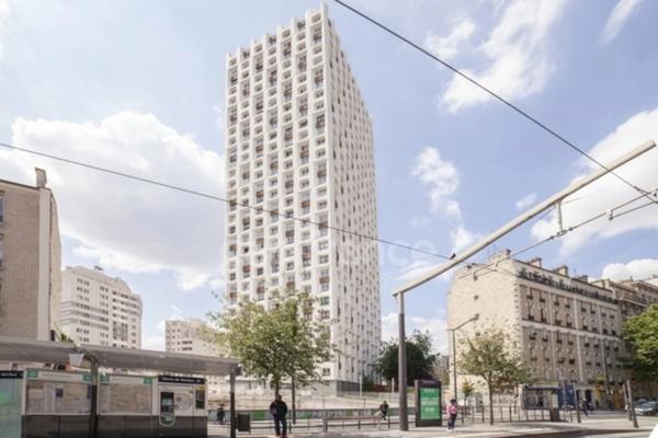 Appartement à vendre 2 pièces 48,70 m² PARIS 20EME ARRONDISSEMENT (75) en excellent état au sein d'une résidence standing