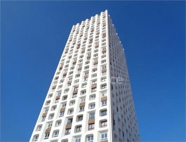 Appartement à vendre 2 pièces 48,70 m² PARIS 20EME ARRONDISSEMENT (75) en excellent état au sein d'une résidence standing