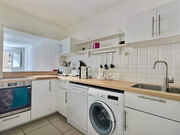 Appartement à vendre 2 pièces 48,70 m² PARIS 20EME ARRONDISSEMENT (75) en excellent état au sein d'une résidence standing