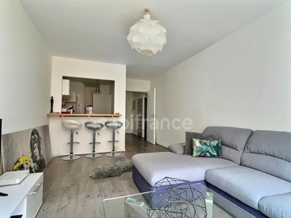 Appartement à vendre 2 pièces 48,70 m² PARIS 20EME ARRONDISSEMENT (75) en excellent état au sein d'une résidence standing