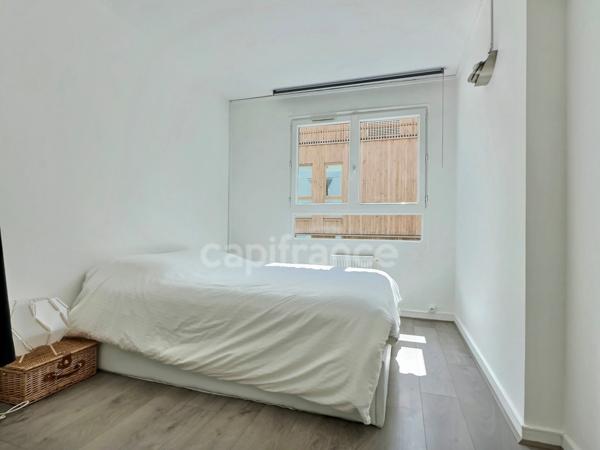 Appartement à vendre 2 pièces 48,70 m² PARIS 20EME ARRONDISSEMENT (75) en excellent état au sein d'une résidence standing