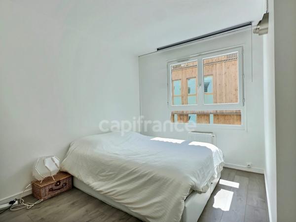 Appartement à vendre 2 pièces 48,70 m² PARIS 20EME ARRONDISSEMENT (75) en excellent état au sein d'une résidence standing