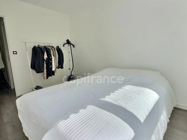 Appartement à vendre 2 pièces 48,70 m² PARIS 20EME ARRONDISSEMENT (75) en excellent état au sein d'une résidence standing