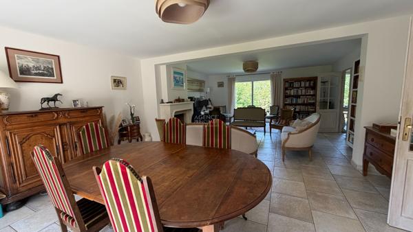 Maison 7 pièces 228 m2 avec jardin - L'Etang La Ville Loyer 3 200 €/mois **  - Référence  18299
