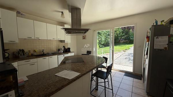 Maison 7 pièces 228 m2 avec jardin - L'Etang La Ville Loyer 3 200 €/mois **  - Référence  18299