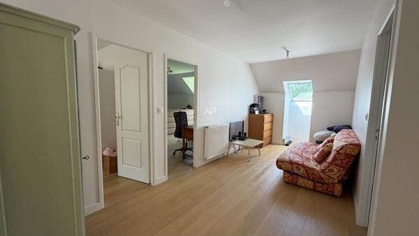 Maison 7 pièces 228 m2 avec jardin - L'Etang La Ville Loyer 3 200 €/mois **  - Référence  18299
