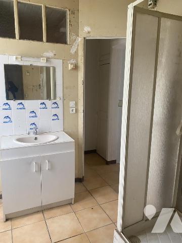 5 KM DE VIRE-NORMANDIE, PRESBYTERE du 15ème Siècle à rénover