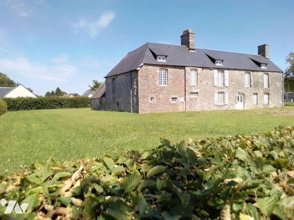 5 KM DE VIRE-NORMANDIE, PRESBYTERE du 15ème Siècle à rénover
