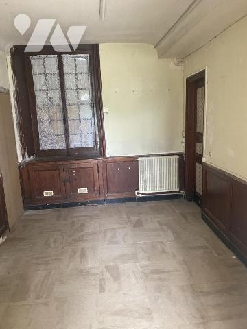 5 KM DE VIRE-NORMANDIE, PRESBYTERE du 15ème Siècle à rénover