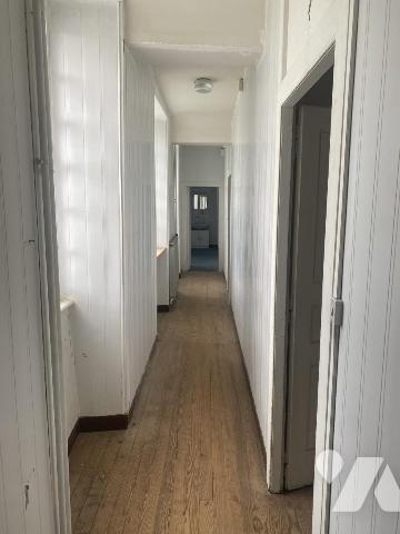 5 KM DE VIRE-NORMANDIE, PRESBYTERE du 15ème Siècle à rénover