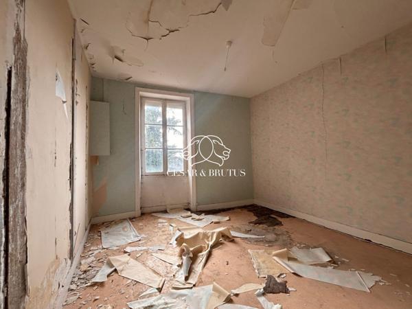 Immeuble de 758 m2 : 7 appartements, 3 locaux commerciaux, cour intérieure et caves
