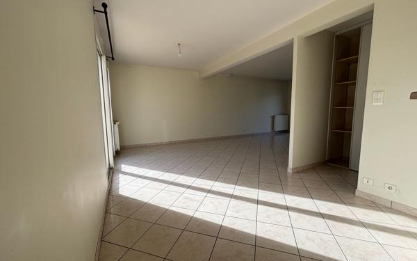 Maison à vendre    6 pièces •  Séné