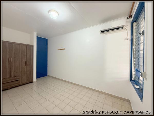 A VENDRE A KOUROU (GUYANE FRANCAISE) UN IMMEUBLE DE RAPPORT DE 95m² AVEC DEUX APPARTEMENTS T2 DE 37m² et 28m² - SUPERFICIE DU TERRAIN DE 429 m² - AU PRIX DE 265 000 €.
