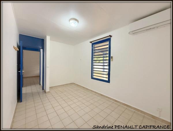 A VENDRE A KOUROU (GUYANE FRANCAISE) UN IMMEUBLE DE RAPPORT DE 95m² AVEC DEUX APPARTEMENTS T2 DE 37m² et 28m² - SUPERFICIE DU TERRAIN DE 429 m² - AU PRIX DE 265 000 €.