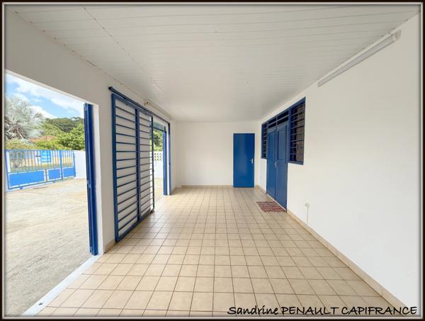 A VENDRE A KOUROU (GUYANE FRANCAISE) UN IMMEUBLE DE RAPPORT DE 95m² AVEC DEUX APPARTEMENTS T2 DE 37m² et 28m² - SUPERFICIE DU TERRAIN DE 429 m² - AU PRIX DE 265 000 €.