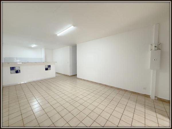 A VENDRE A KOUROU (GUYANE FRANCAISE) UN IMMEUBLE DE RAPPORT DE 95m² AVEC DEUX APPARTEMENTS T2 DE 37m² et 28m² - SUPERFICIE DU TERRAIN DE 429 m² - AU PRIX DE 265 000 €.