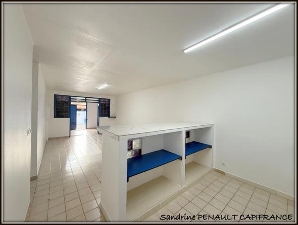 A VENDRE A KOUROU (GUYANE FRANCAISE) UN IMMEUBLE DE RAPPORT DE 95m² AVEC DEUX APPARTEMENTS T2 DE 37m² et 28m² - SUPERFICIE DU TERRAIN DE 429 m² - AU PRIX DE 265 000 €.