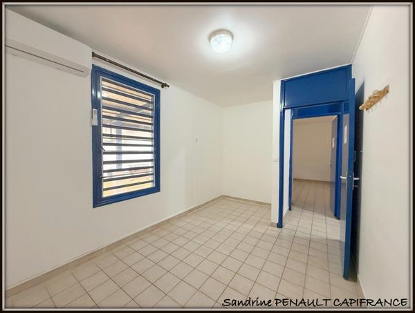A VENDRE A KOUROU (GUYANE FRANCAISE) UN IMMEUBLE DE RAPPORT DE 95m² AVEC DEUX APPARTEMENTS T2 DE 37m² et 28m² - SUPERFICIE DU TERRAIN DE 429 m² - AU PRIX DE 265 000 €.
