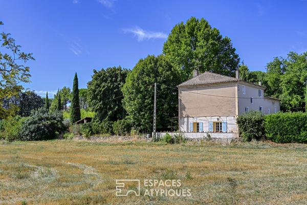 Bastide du XVII au coeur du Luberon avec atelier et potentiel d’aménagement