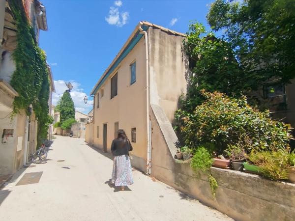 Vente                                                      Maison de village
                        
                     4 pièces                                         à Montpellier