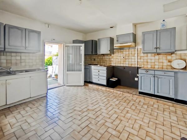 Vente                                                      Maison de village
                        
                     4 pièces                                         à Montpellier