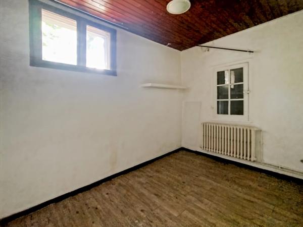 Vente                                                      Maison de village
                        
                     4 pièces                                         à Montpellier