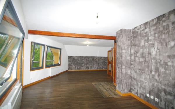 Maison à louer    3 pièces • 104 m2 Plaine