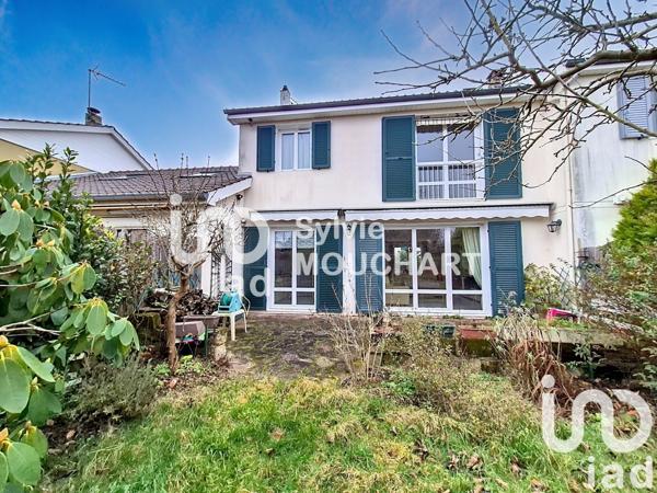 Maison 5 pièces de 113 m² à Le Mesnil-Saint-Denis (78320)