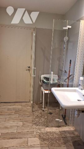 A Vendre à ERNEE (53500), en Mayenne.
Fermette comprenant :
- en rez de chaussée : une cuisin...