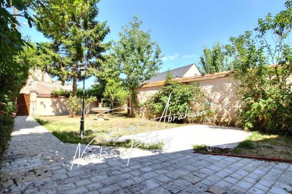 Maison de 6 pièces, 4 chambres avec jardin clos de murs et grand garage