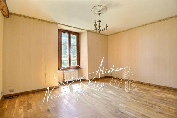 Maison de 6 pièces, 4 chambres avec jardin clos de murs et grand garage