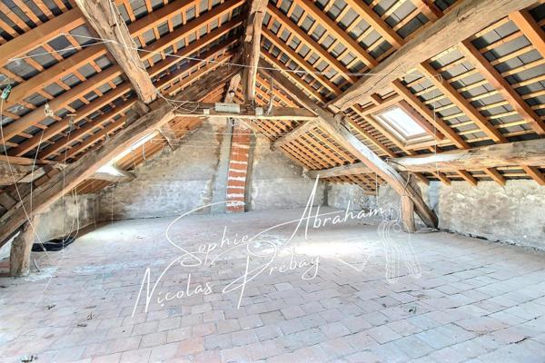 Maison de 6 pièces, 4 chambres avec jardin clos de murs et grand garage