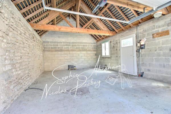 Maison de 6 pièces, 4 chambres avec jardin clos de murs et grand garage