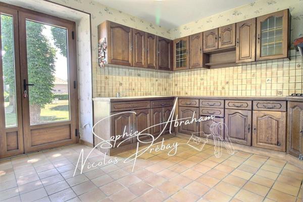 Maison de 6 pièces, 4 chambres avec jardin clos de murs et grand garage