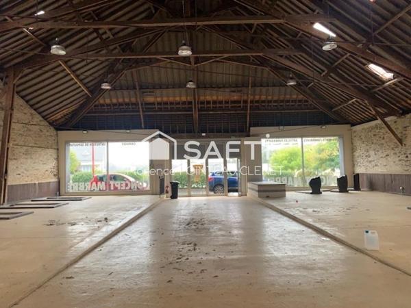 LOCAL COMMERCIAL 800 M2 (Commerce et stockage)