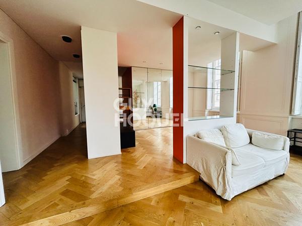 Appartement T3 bourgeois situé Place Sathonay