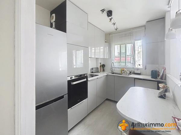 Vente                                                      Appartement
                        
                     3 pièces                      42 m2                     à Courbevoie