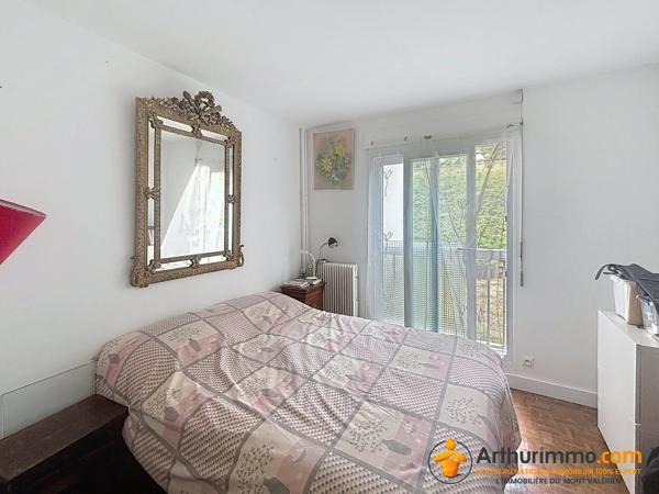 Vente                                                      Appartement
                        
                     3 pièces                      42 m2                     à Courbevoie