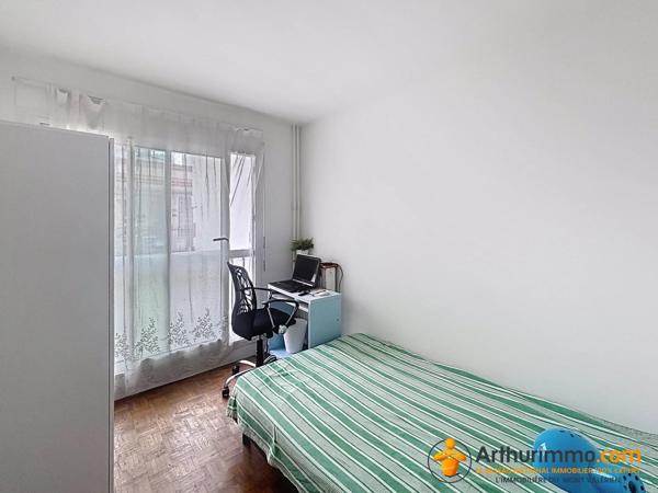 Vente                                                      Appartement
                        
                     3 pièces                      42 m2                     à Courbevoie