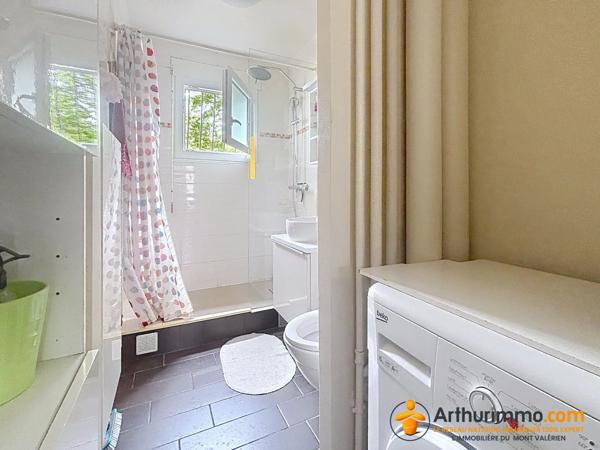 Vente                                                      Appartement
                        
                     3 pièces                      42 m2                     à Courbevoie